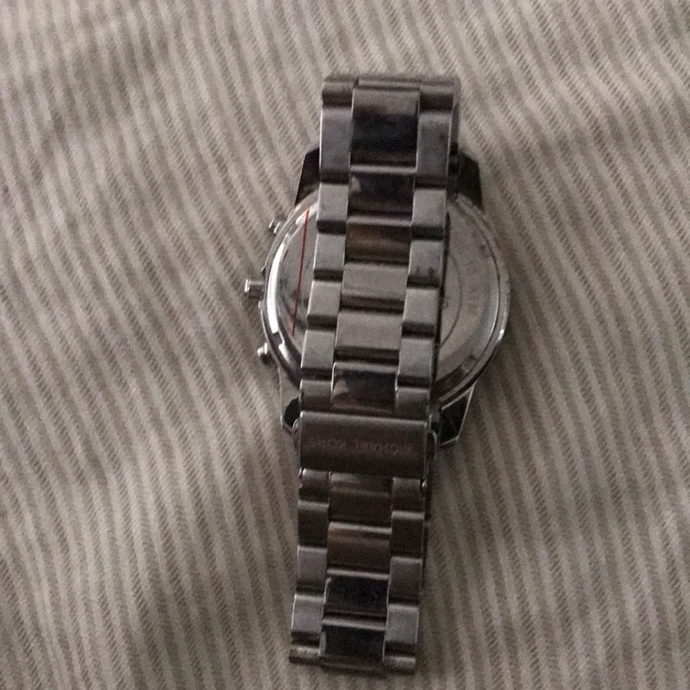 Watch - Picture 2 of 3